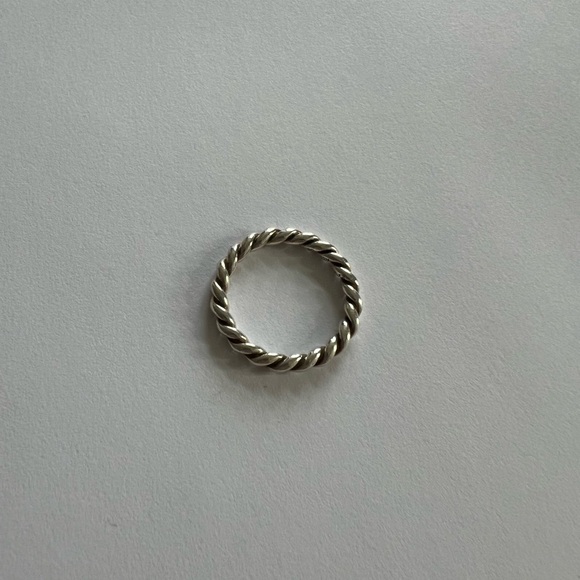 Pandora Intertwined Twist Rope Ring - Picture 5 of 12